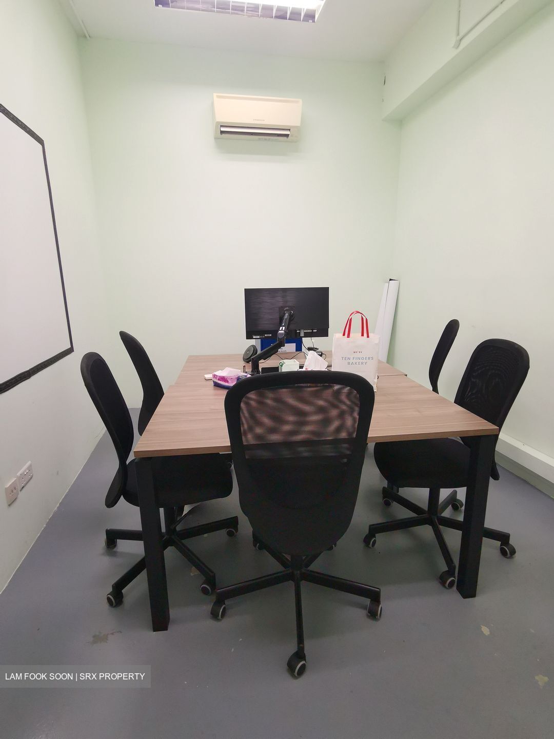 Waterloo Centre (D7), Office #612474121